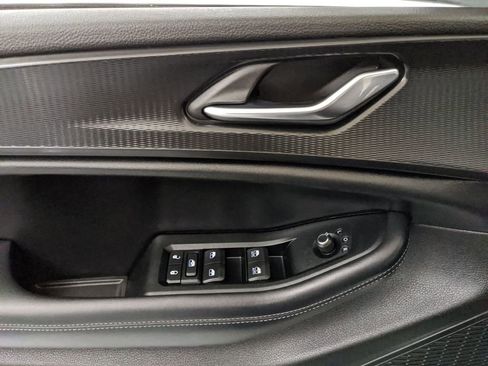 Used 2025 Jeep Grand Cherokee Laredo X image 15