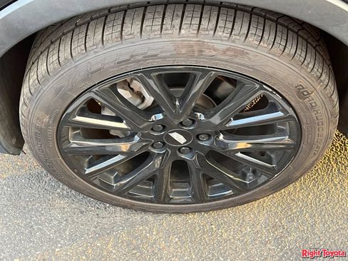Used 2022 Cadillac XT4 Premium Luxury w/ LPO, ONYX Package FWD image 8