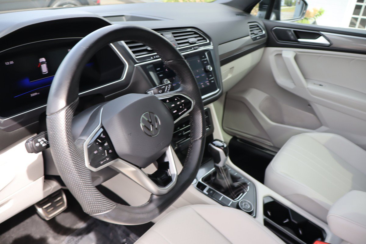 Used 2024 Volkswagen Tiguan SE R-Line AWD/4WD image 13