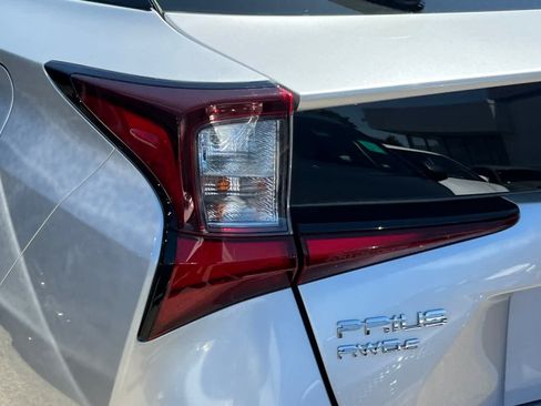 Used 2021 Toyota Prius LE AWD/4WD image 15
