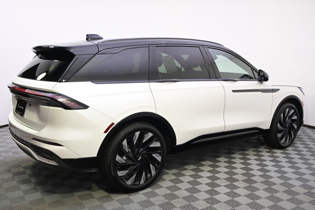 New 2026 Lincoln Nautilus Reserve w/ Jet Appearance Package AWD/4WD image 7
