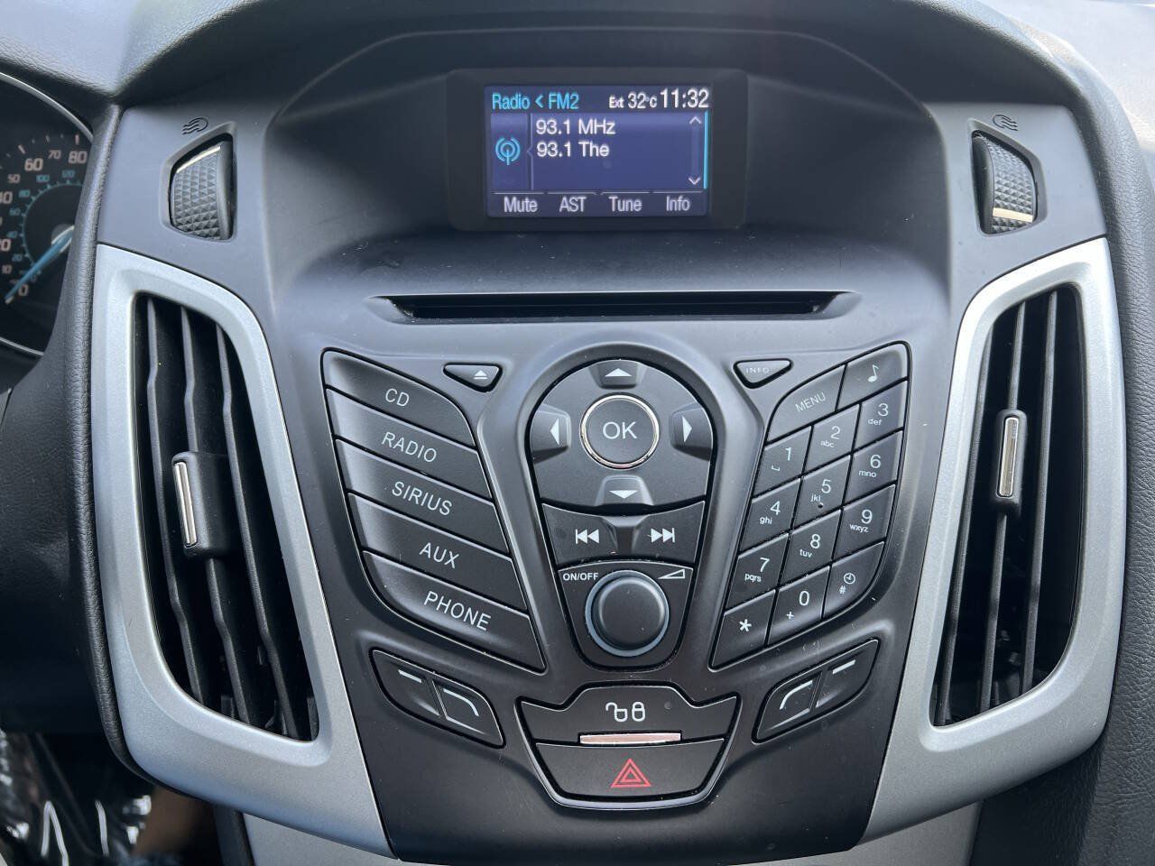 Used 2012 Ford Focus SE FWD image 18