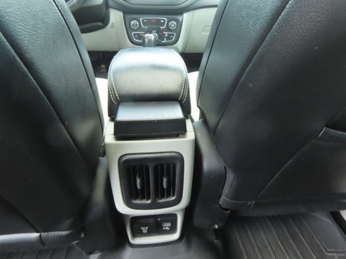 Used 2018 Jeep Compass Latitude w/ Popular Equipment Group FWD image 21