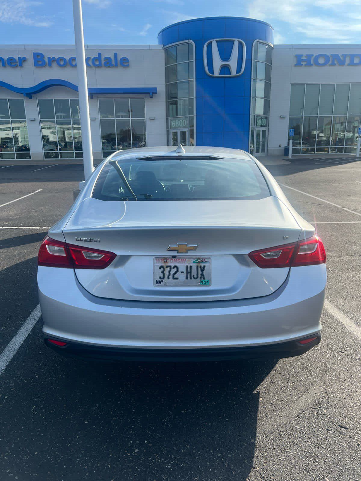 Used 2017 Chevrolet Malibu LT FWD image 3