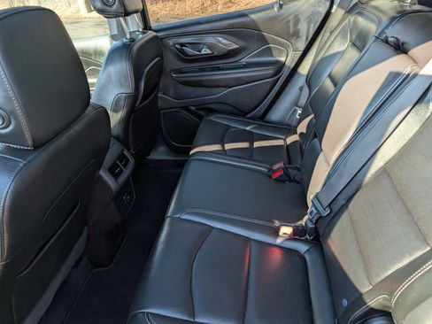 Used 2022 GMC Terrain SLT w/ Infotainment Package II image 22