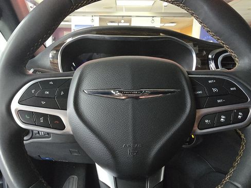 Used 2022 Chrysler Pacifica Pinnacle FWD image 29