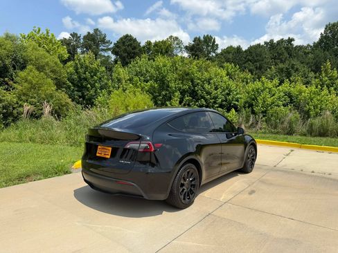 Used 2023 Tesla Model Y AWD image 9