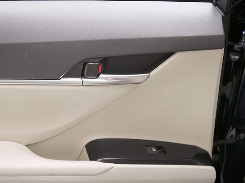 Used 2018 Toyota Camry LE image 21