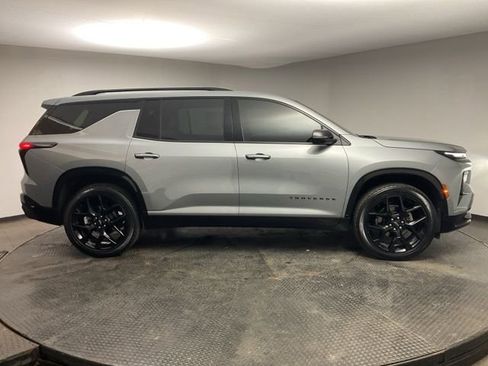 Used 2024 Chevrolet Traverse RS image 8