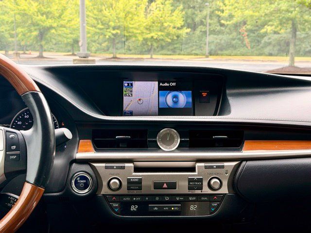 Used 2013 Lexus ES 300h w/ Luxury Pkg FWD image 23