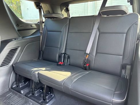 Used 2024 GMC Yukon SLT w/ SLT Luxury Package AWD/4WD image 8