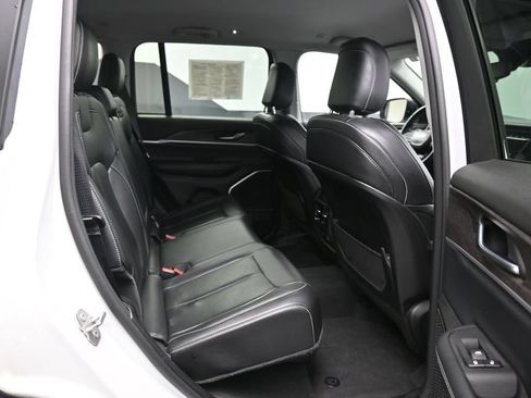 Used 2022 Jeep Grand Cherokee Limited AWD/4WD image 23