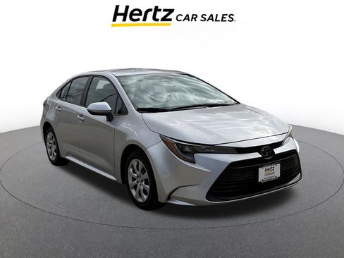 Used 2025 Toyota Corolla LE image 1