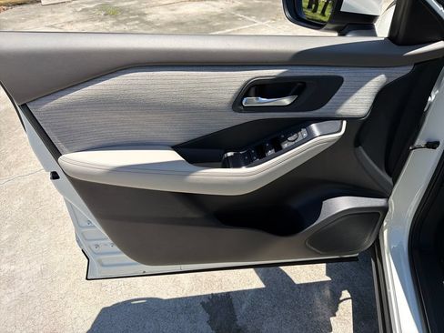 Used 2023 Nissan Rogue SV FWD image 16