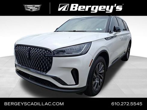 Used 2025 Lincoln Aviator AWD image 1
