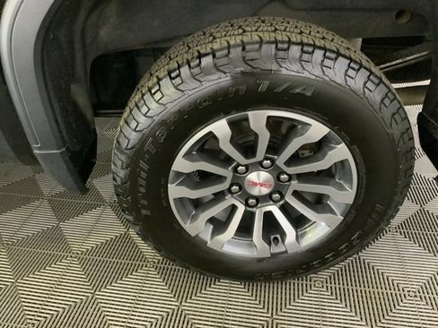 Used 2019 GMC Sierra 1500 AT4 w/ AT4 Premium Package AWD/4WD image 10