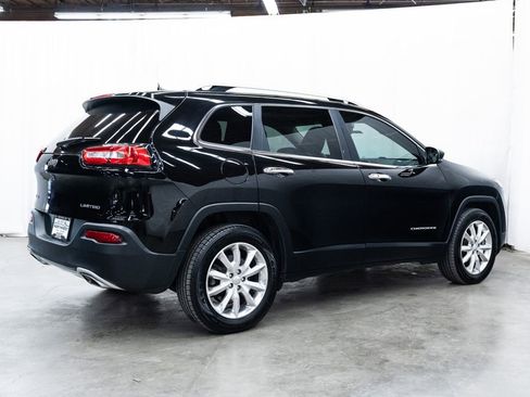 Used 2017 Jeep Cherokee Limited AWD/4WD image 6