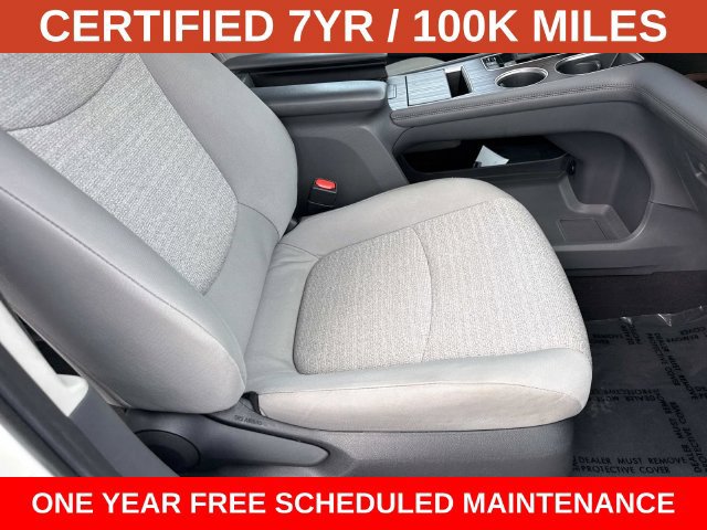 Used 2024 Toyota Sienna LE AWD/4WD image 10