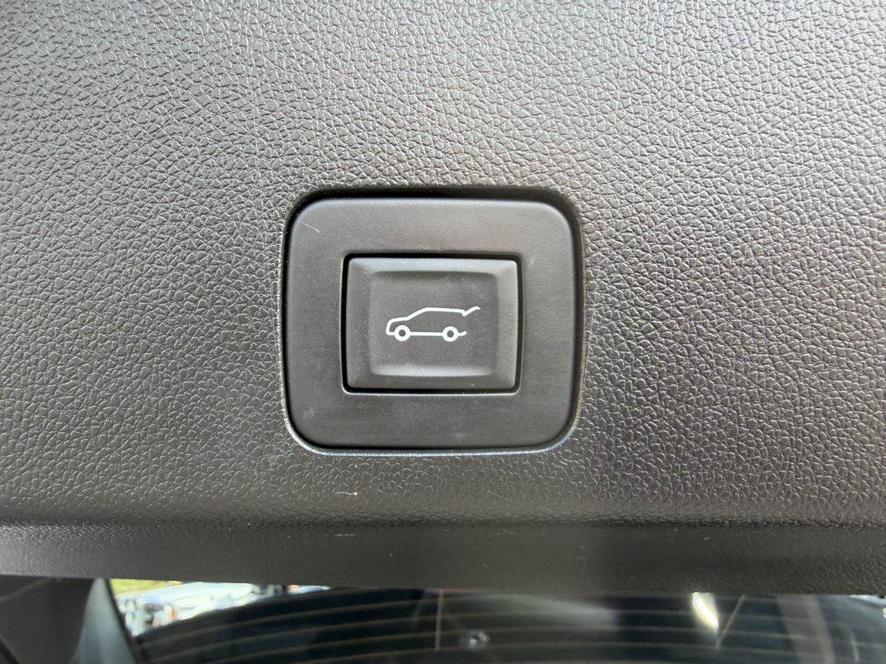 Used 2023 Buick Encore GX Select w/ Experience Buick Package FWD image 7