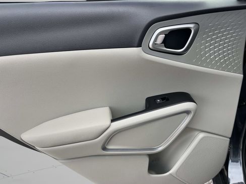 New 2025 Kia Soul LX w/ LX Technology Package FWD image 17