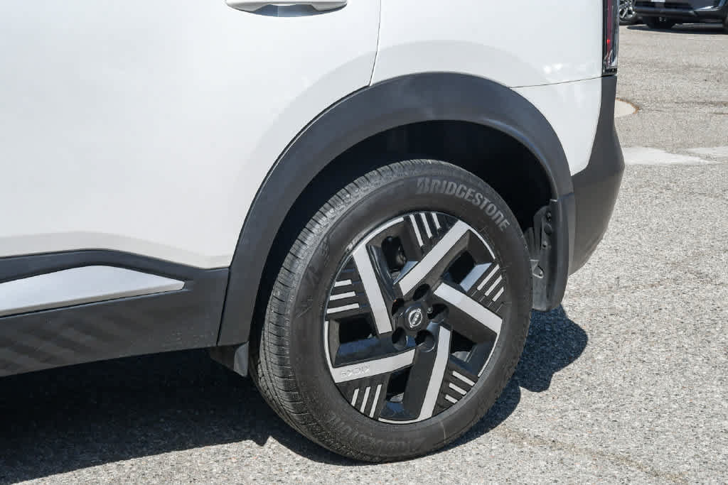 Used 2025 Nissan Kicks SV FWD image 10