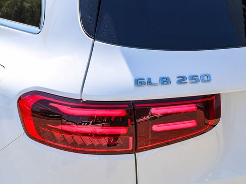 Used 2024 Mercedes-Benz GLB 250 image 10