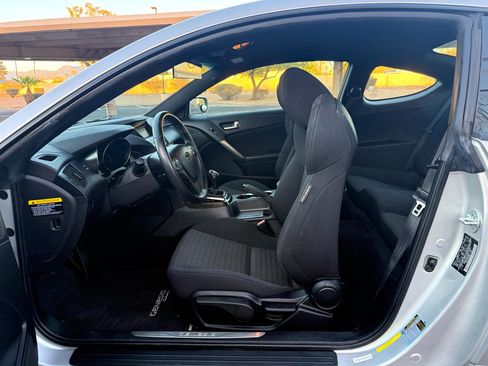 Used 2013 Hyundai Genesis 2.0T image 9