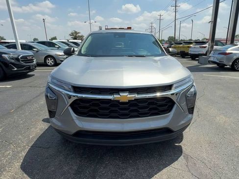 Used 2024 Chevrolet Trax LS w/ Driver Confidence Package FWD image 3