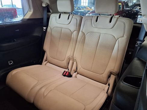 Used 2021 Jeep Grand Cherokee L Limited w/ Luxury Tech Group II image 16