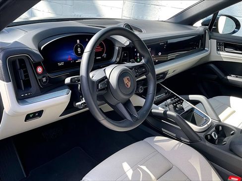 Certified 2026 Porsche Cayenne Coupe AWD/4WD image 4