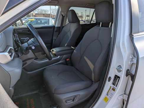 Certified 2023 Toyota Highlander LE image 13