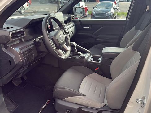 Used 2025 Toyota Tacoma TRD Off-Road AWD/4WD image 5
