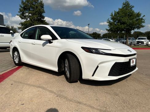 Used 2025 Toyota Camry LE FWD image 4