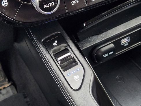 Used 2025 Kia Telluride EX w/ EX Captain's Chair Package image 32