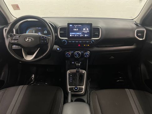 Used 2024 Hyundai Venue SEL FWD image 14