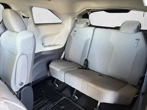 Used 2024 Toyota Sienna LE AWD/4WD image 11