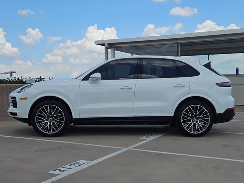 Certified 2023 Porsche Cayenne AWD/4WD image 2