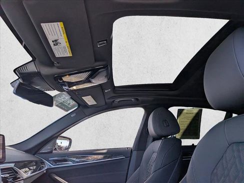 Used 2023 BMW 530e w/ M Sport Package image 16