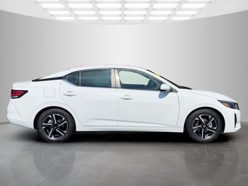 Used 2024 Nissan Sentra SV FWD image 6