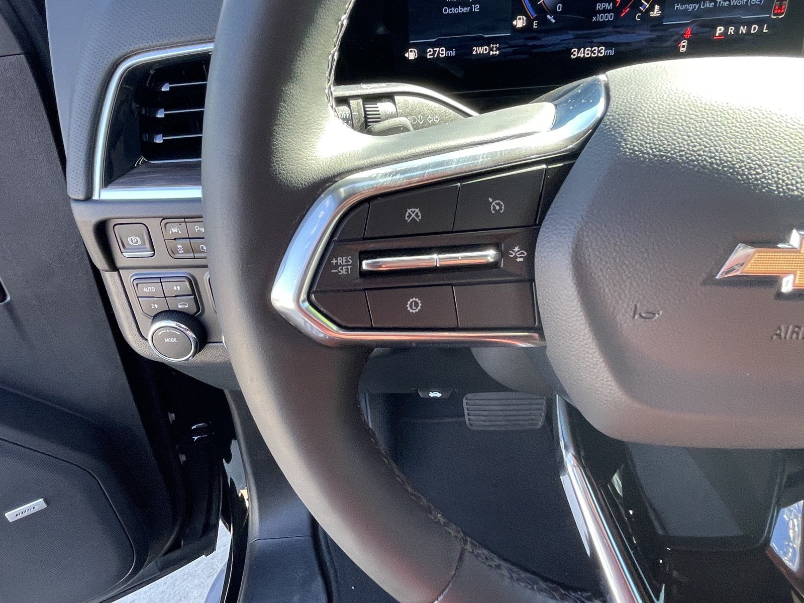 Used 2025 Chevrolet Suburban Premier AWD/4WD image 22
