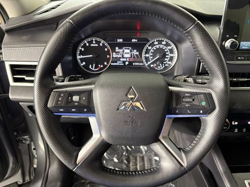 Used 2024 Mitsubishi Outlander SE image 19