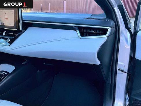 Certified 2024 Toyota Corolla SE w/ SE Package image 19