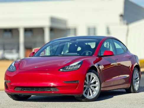 Used 2021 Tesla Model 3 Standard Range Plus image 2