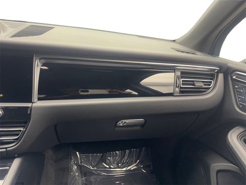 Used 2023 Porsche Macan image 56