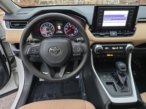 Used 2019 Toyota RAV4 XLE image 15