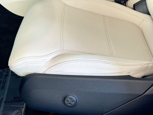 Certified 2025 Mercedes-Benz GLC 300 image 18