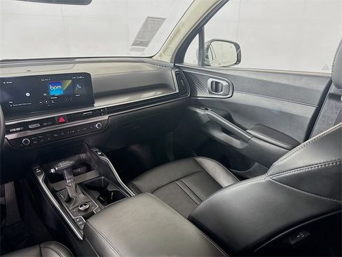 Certified 2024 Kia Sorento S image 24