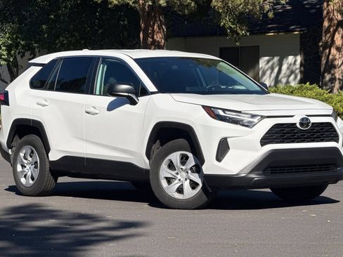 Used 2025 Toyota RAV4 LE AWD/4WD image 2