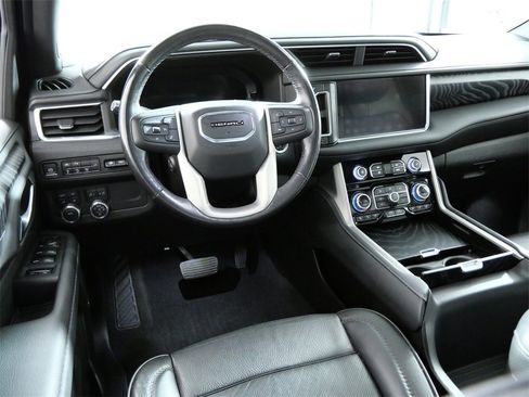 Used 2022 GMC Yukon XL Denali image 4