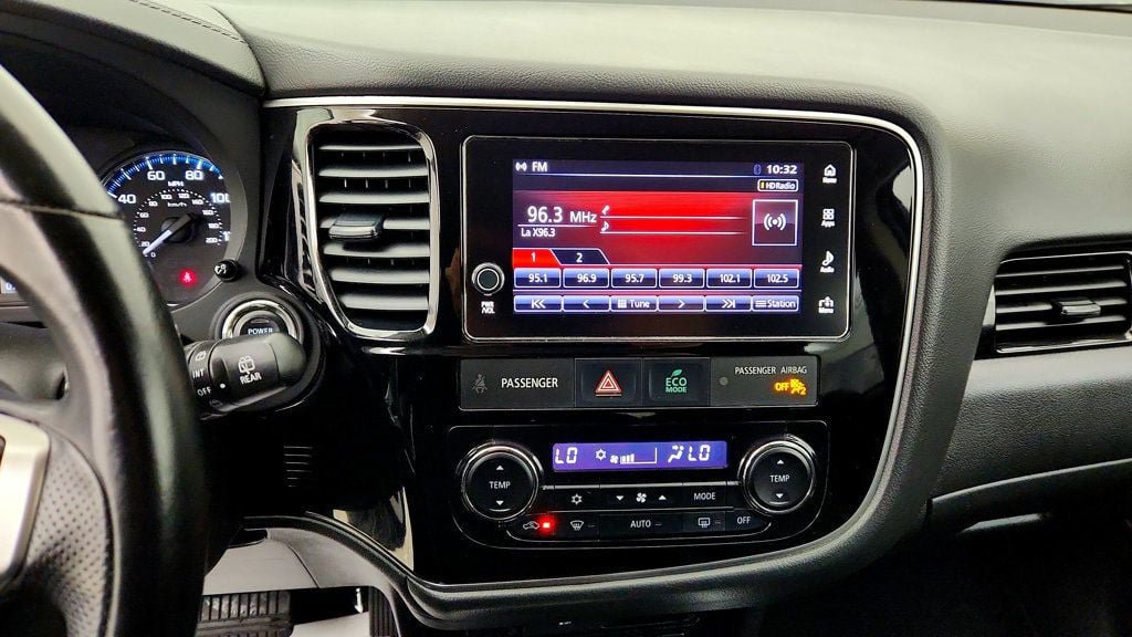 Used 2018 Mitsubishi Outlander SEL AWD/4WD image 17